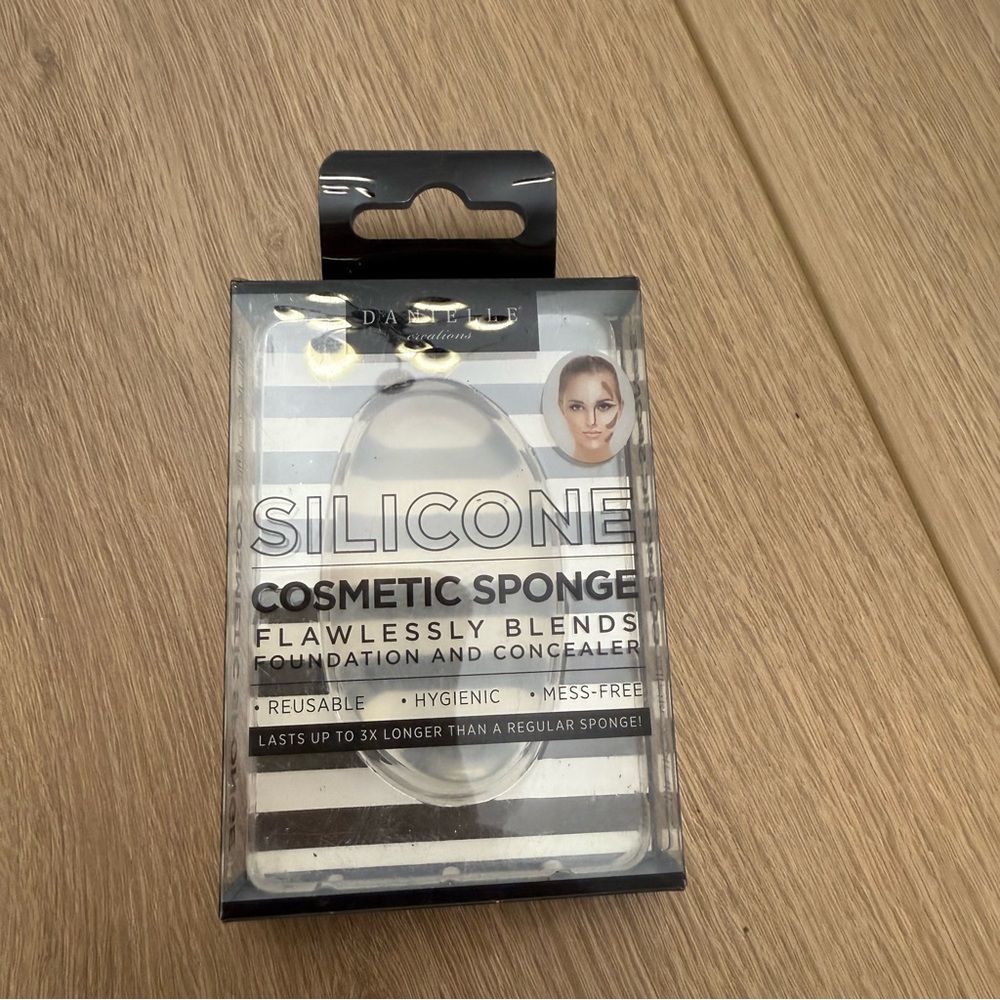 NEW DANIELLE CREATIONS SILICONE‎ COSMETIC SPONGE